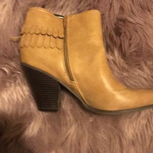 Cute beige ankle booties size 10